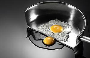 Egg in half a frying pan